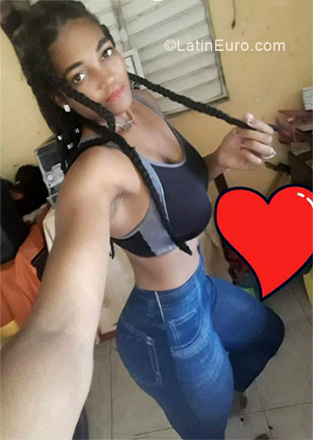 Date this athletic Dominican Republic girl Yafreisi from Santo Domingo DO33357