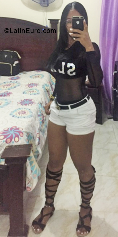 Date this lovely Dominican Republic girl Yanadys from Santiago DO33359