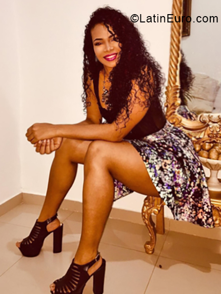 Date this exotic Colombia girl Sonia from Cartagena CO24520