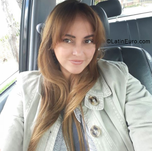 Date this nice looking Colombia girl Diosa from Bogota CO24530