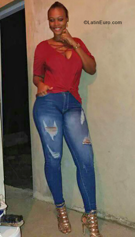 Date this tall Dominican Republic girl Michaela from Santiago DO33446