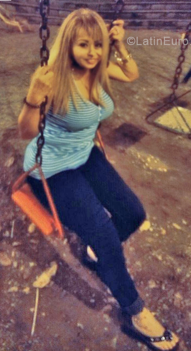 Date this nice looking Colombia girl Emma from Medellin CO24588