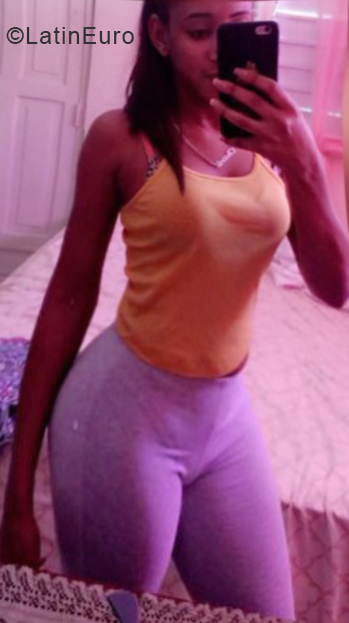 Date this voluptuous Dominican Republic girl Chasmil from Santiago DO33466