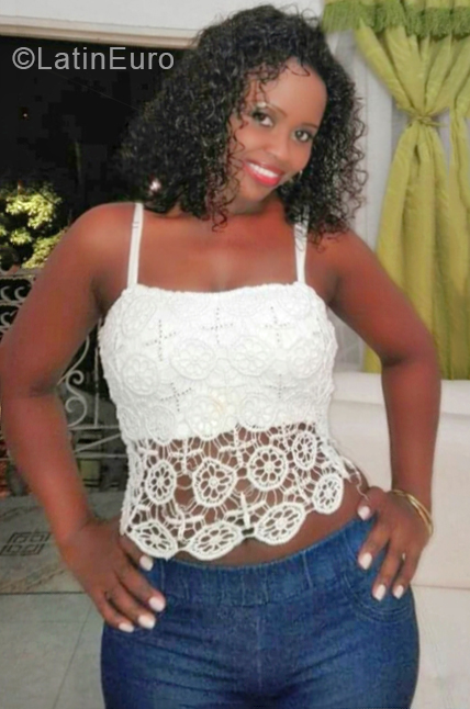 Date this gorgeous Colombia girl Rubi from Cali CO24602