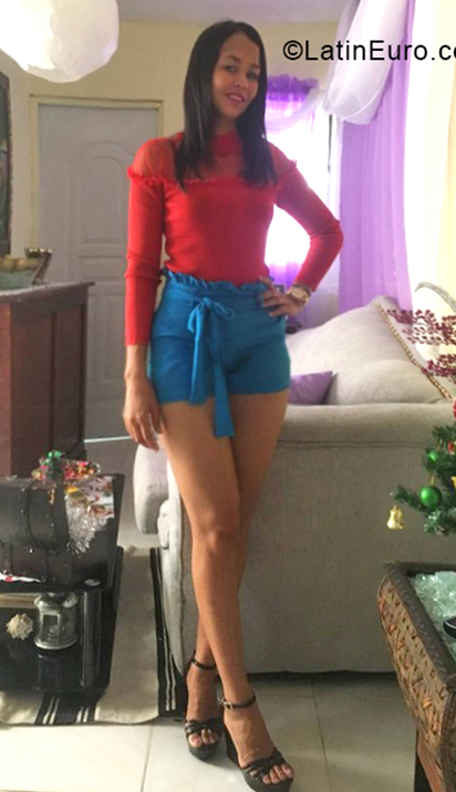 Date this passionate Dominican Republic girl Victoria from Santo Domingo DO35340