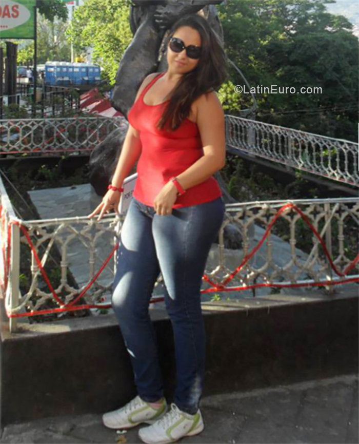 Date this good-looking Colombia girl Alejandra from Pereira CO24609