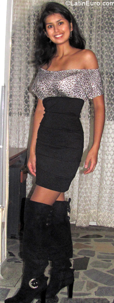 Date this beautiful Colombia girl Jineth from Bogota CO24627