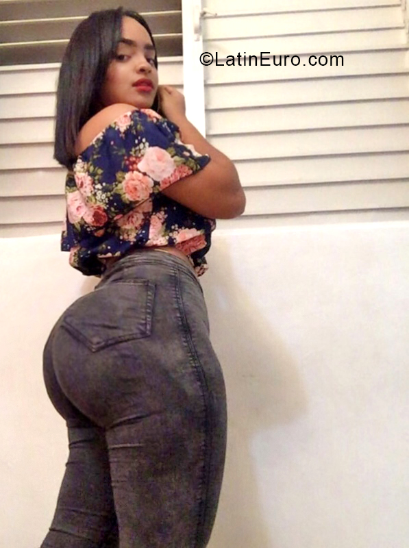 Date this tall Dominican Republic girl Lesly Trujillo from Santo Domingo DO33539