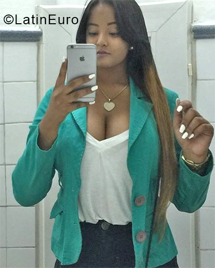 Date this good-looking Dominican Republic girl Wilka from Santo Domingo DO33540