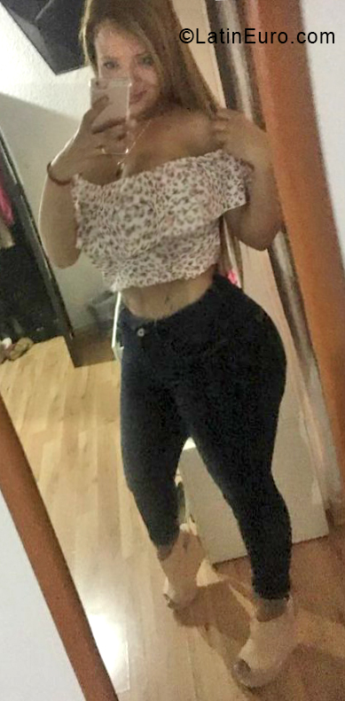 Date this pretty Venezuela girl Mary from Maracaibo VE2023