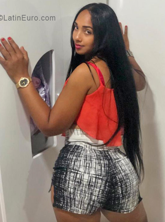Date this passionate Dominican Republic girl Deyaniry from Santiago DO33565