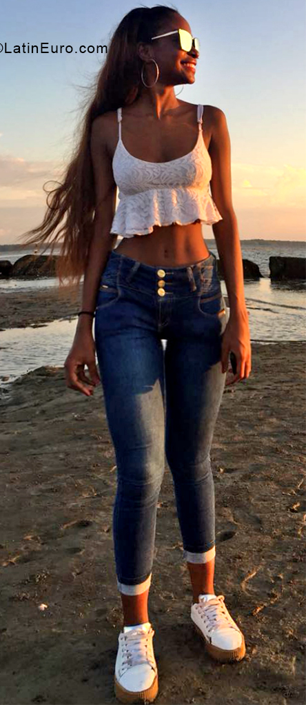 Date this athletic Colombia girl Lina from Cali CO24660