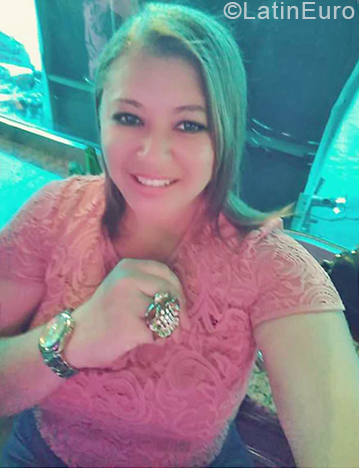 Date this foxy Dominican Republic girl Loreley from Valverde DO33575