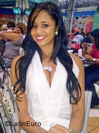 Date this happy Dominican Republic girl Mercedes from Santo Domingo DO33737