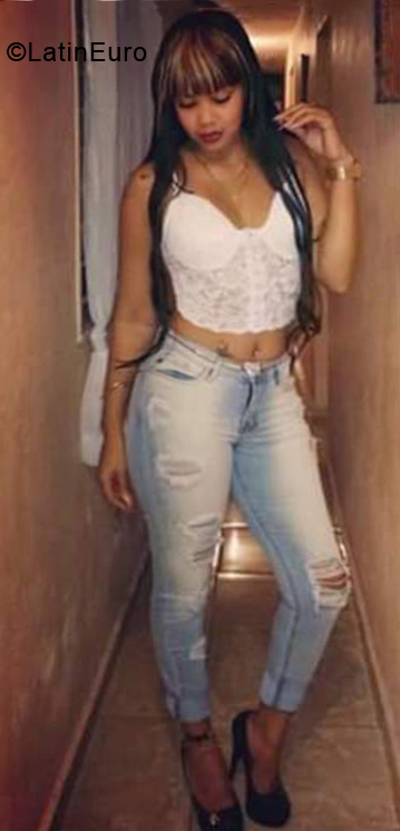 Date this tall Dominican Republic girl Emely from Santo Domingo DO33594