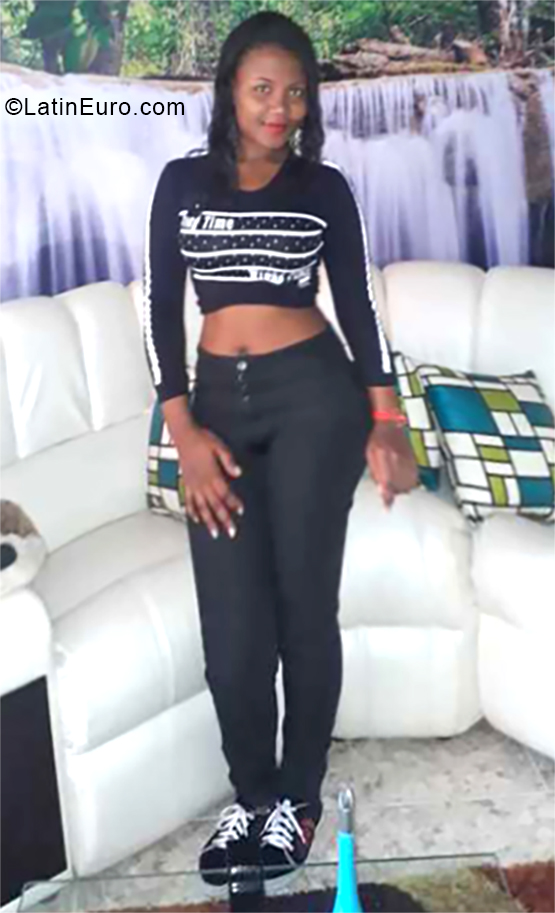 Date this fun Colombia girl Yeni Ximena from Cali CO24683