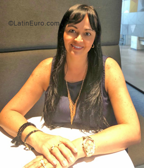Date this tall Colombia girl Opina from Medellin CO24688