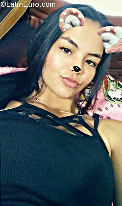 Date this funny Colombia girl Karol from Bucaramanga CO24691