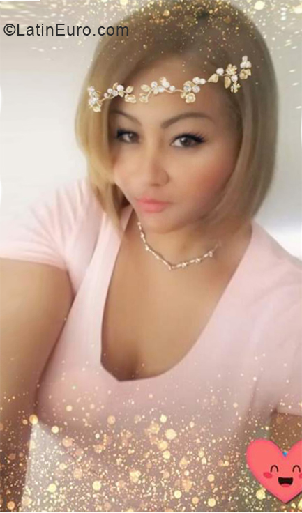Date this athletic Dominican Republic girl Yohanna from Santiago DO33634