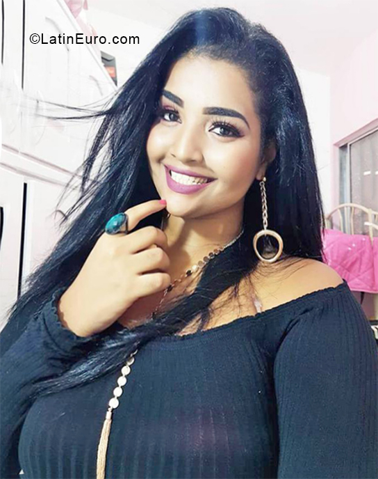 Date this charming Brazil girl Cibele from Recife BR10740