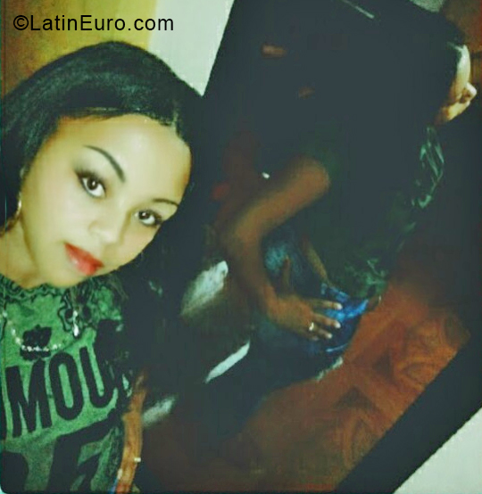 Date this happy Colombia girl Leidi from Buenaventura CO24710