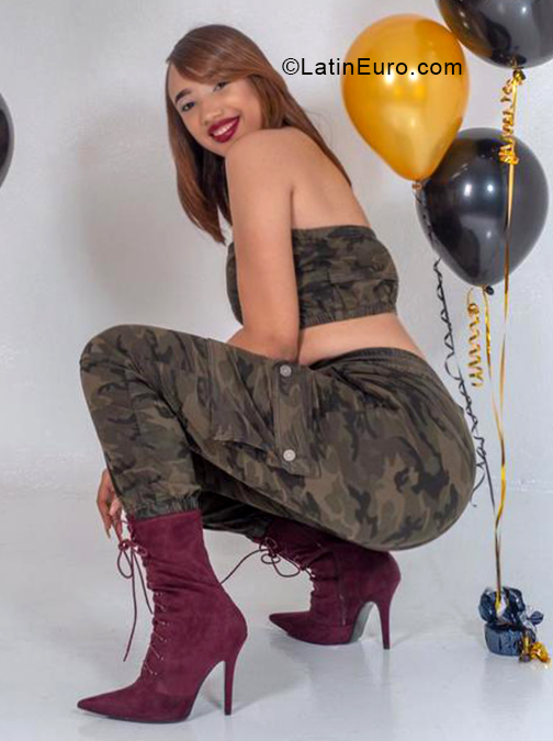 Date this gorgeous Dominican Republic girl Celina from Santo Domingo DO33668