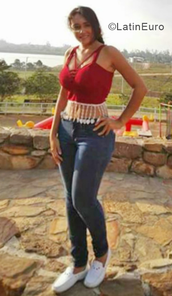 Date this georgeous Colombia girl Fabiana from Bucaramanga CO24730