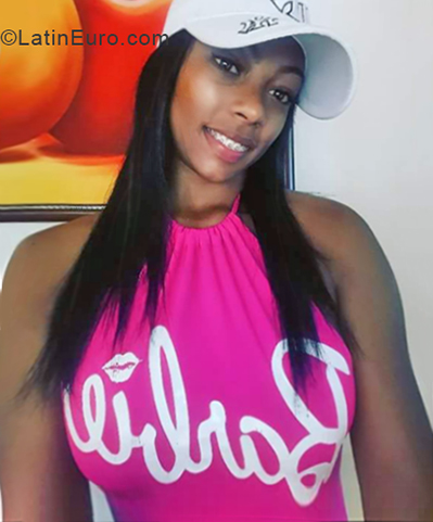 Date this gorgeous Colombia girl Carolina from Cali CO24738