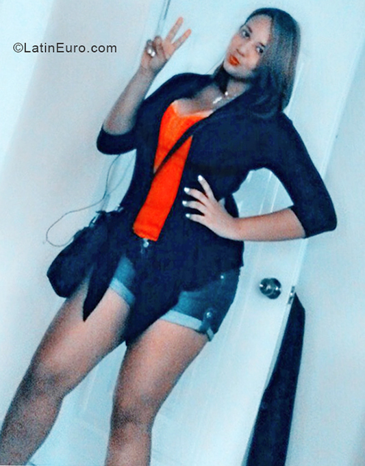 Date this stunning Dominican Republic girl Fauny from Santo Domingo DO34246