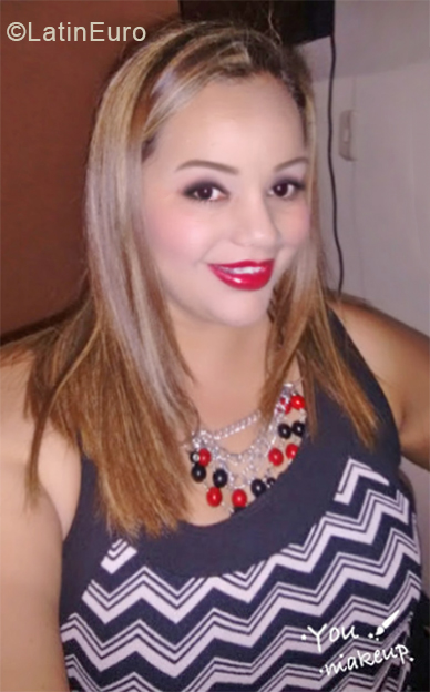 Date this voluptuous Colombia girl Luz from Medellín VE2080