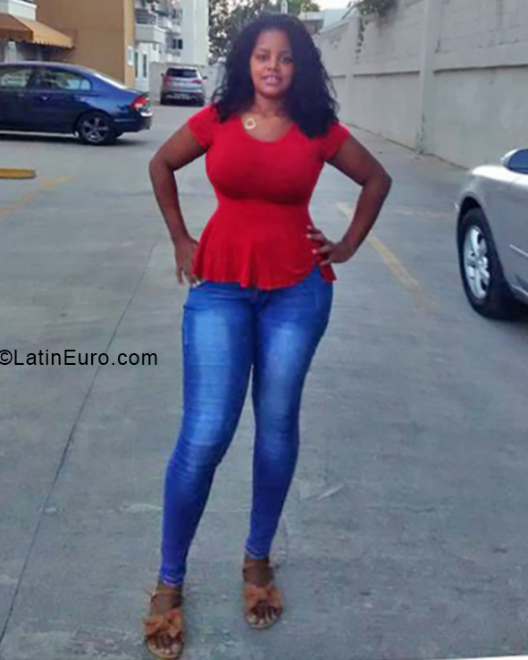 Date this nice looking Dominican Republic girl Carolina from Santo Domingo DO34231