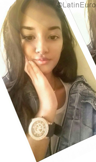 Date this hot Venezuela girl Barbara from La Victoria De Aragu VE2090