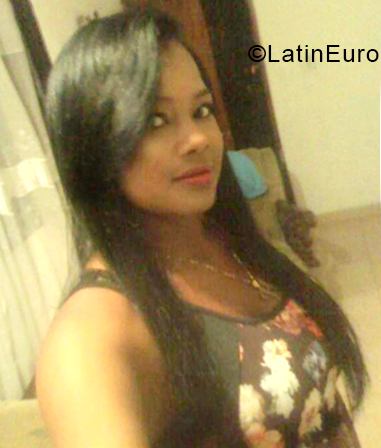 Date this athletic Dominican Republic girl Ana from Santo Domingo DO33781