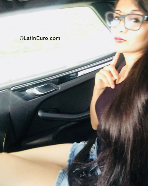Date this voluptuous Peru girl Lesly from Lima PE1334