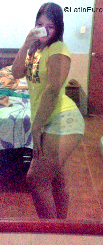 Date this pretty Venezuela girl Andrea from Maracay VE2096