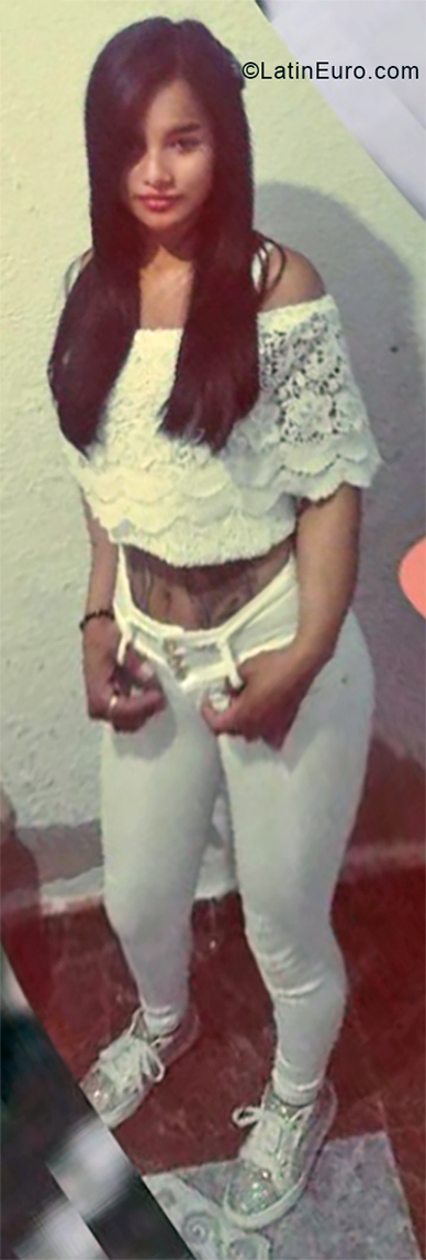 Date this beautiful Colombia girl Yuliana from Bogota CO24784