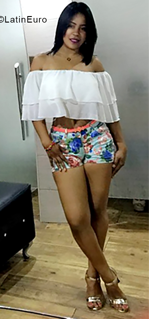 Date this exotic Dominican Republic girl Rosa from Santo Domingo DO40293