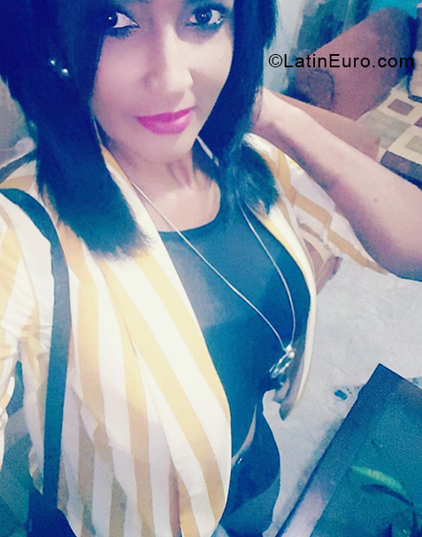 Date this good-looking Dominican Republic girl Yenny from Sabana Grande De Boya DO33836