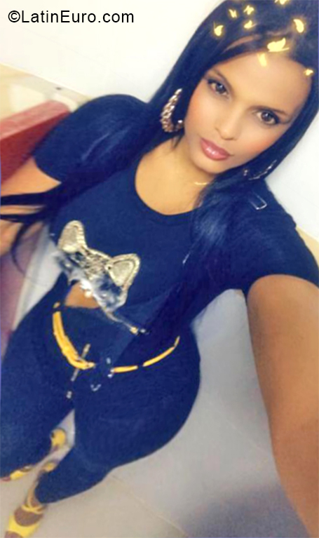 Date this fun Dominican Republic girl Kaurenis from Santo Domingo DO33863