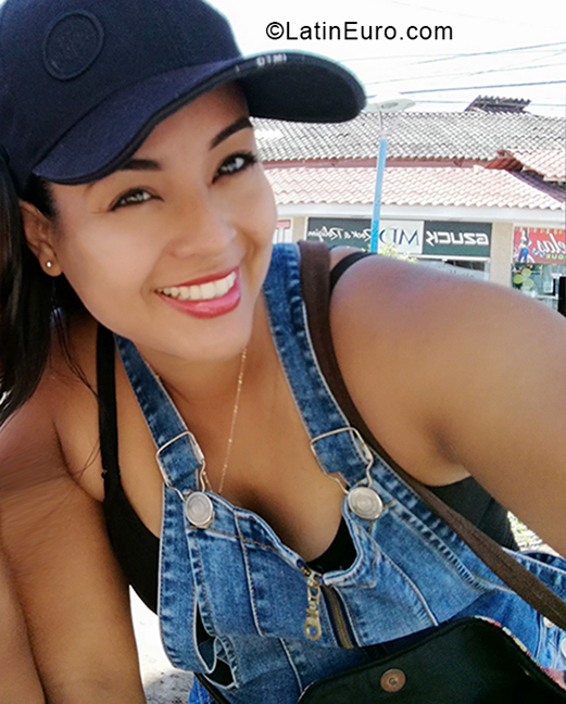 Date this young Peru girl Garesmir from Pucalla PE1338