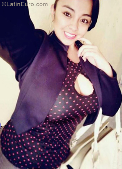 Date this pretty Colombia girl Dahyana from Bogota CO24809