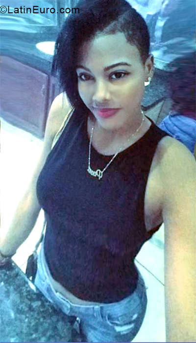 Date this pretty Dominican Republic girl Franchesca from San pedro de Macoris DO33892