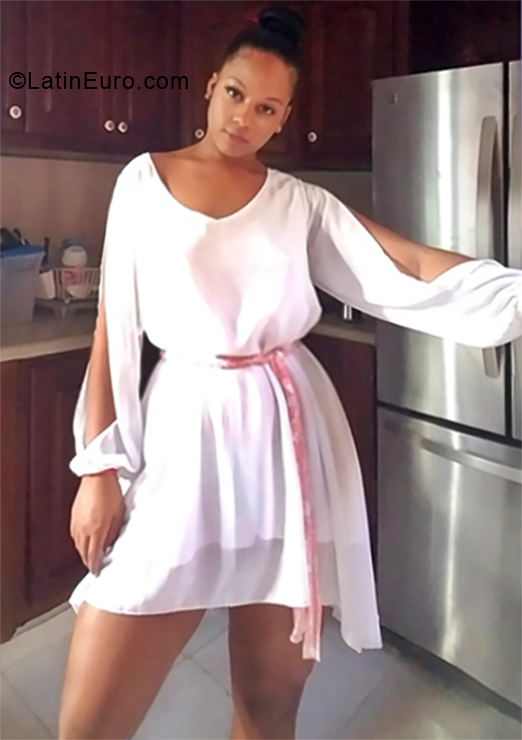Date this foxy Dominican Republic girl Anardis from Santiago DO33902