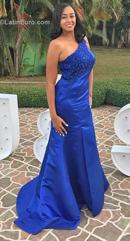 Date this hard body Dominican Republic girl Lina from Santiago De Los Caballeros DO33912