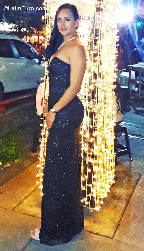 Date this nice looking Colombia girl Dayana from Cali CO24833
