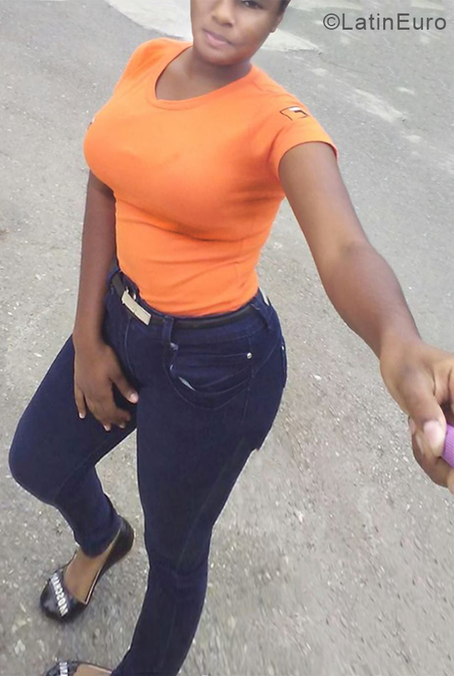 Date this pretty Dominican Republic girl Maria from Santo Domingo DO33924