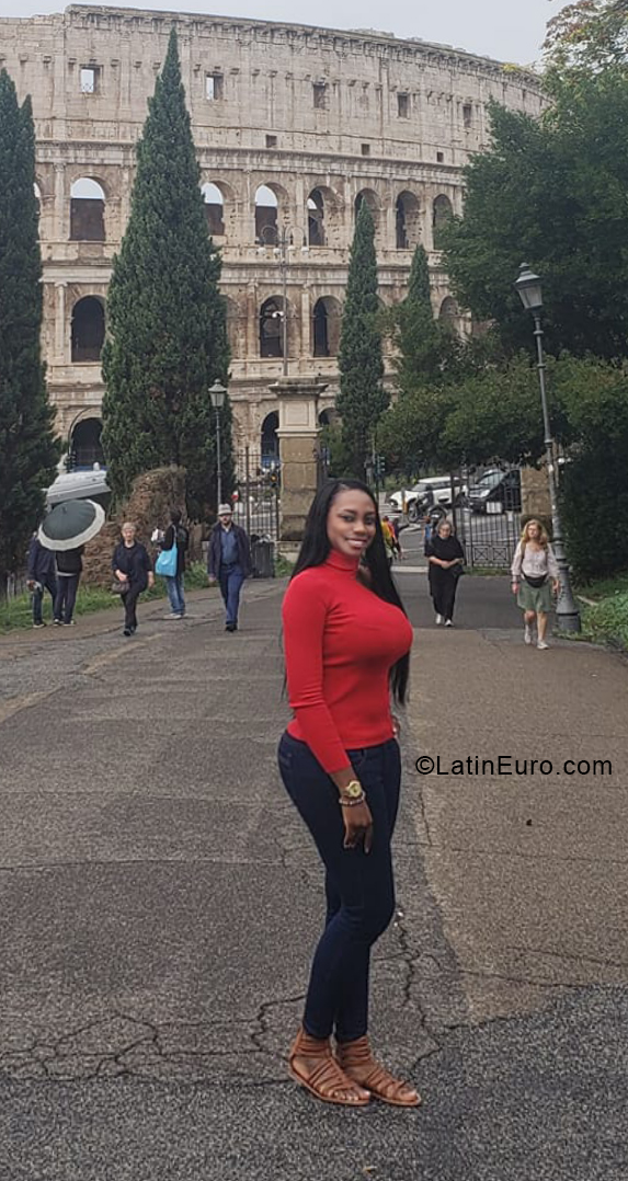 Date this charming Colombia girl Nayera from Cali CO24836