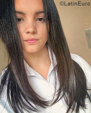 Date this delightful Dominican Republic girl Darlin from Santo Domingo DO33963