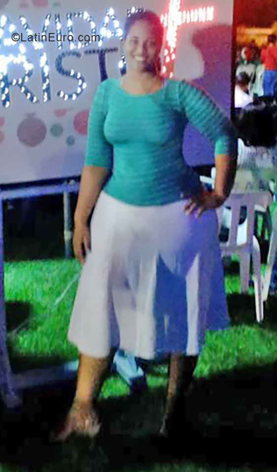 Date this happy Dominican Republic girl Caro from La Romana DO33980