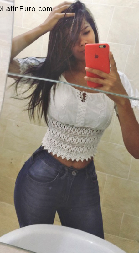 Date this passionate Dominican Republic girl Laura from Santo Domingo DO33984